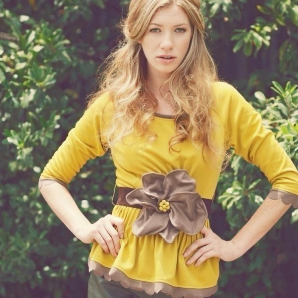 155-2 Ryu A’reve Bold Floral Detail Ruched Knit Top Mustard Brown Round Neck - Picture 2 of 5